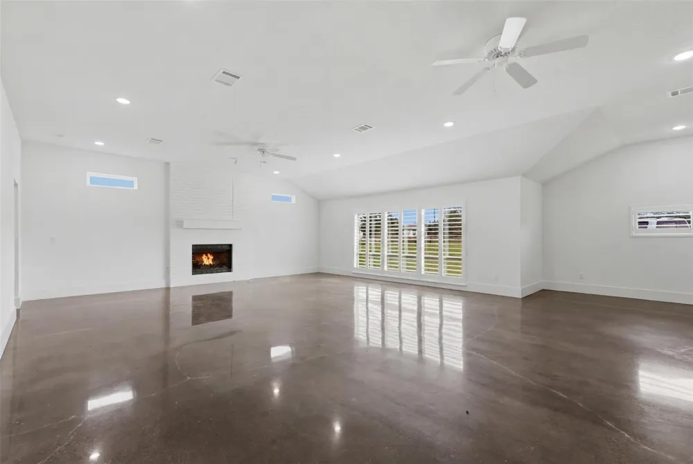 1589 County Road 252 Anderson, TX 77830