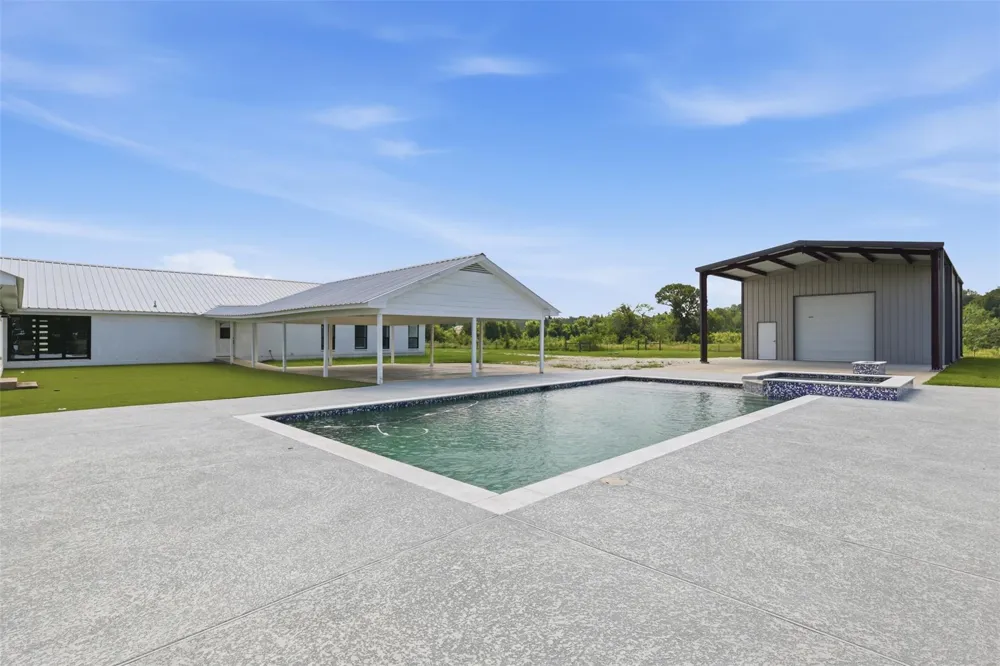 1589 County Road 252 Anderson, TX 77830