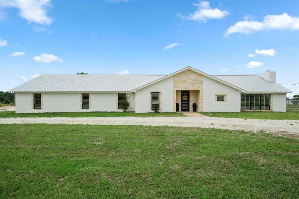 1589 County Road 252 Anderson, TX 77830