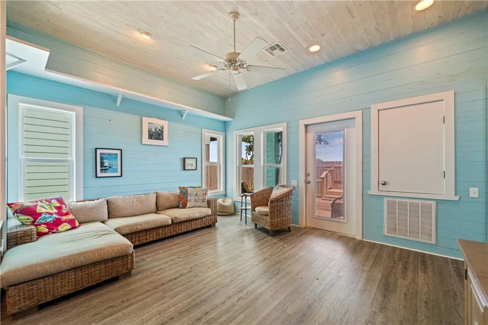 225 Port Lavaca Street Port Aransas, TX 78373