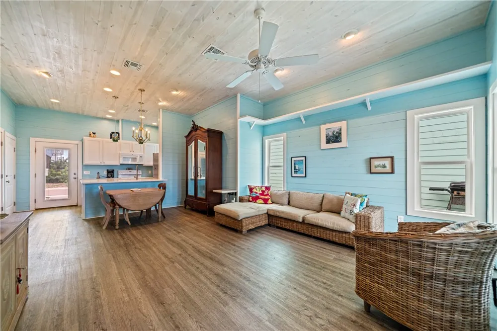 225 Port Lavaca Street Port Aransas, TX 78373