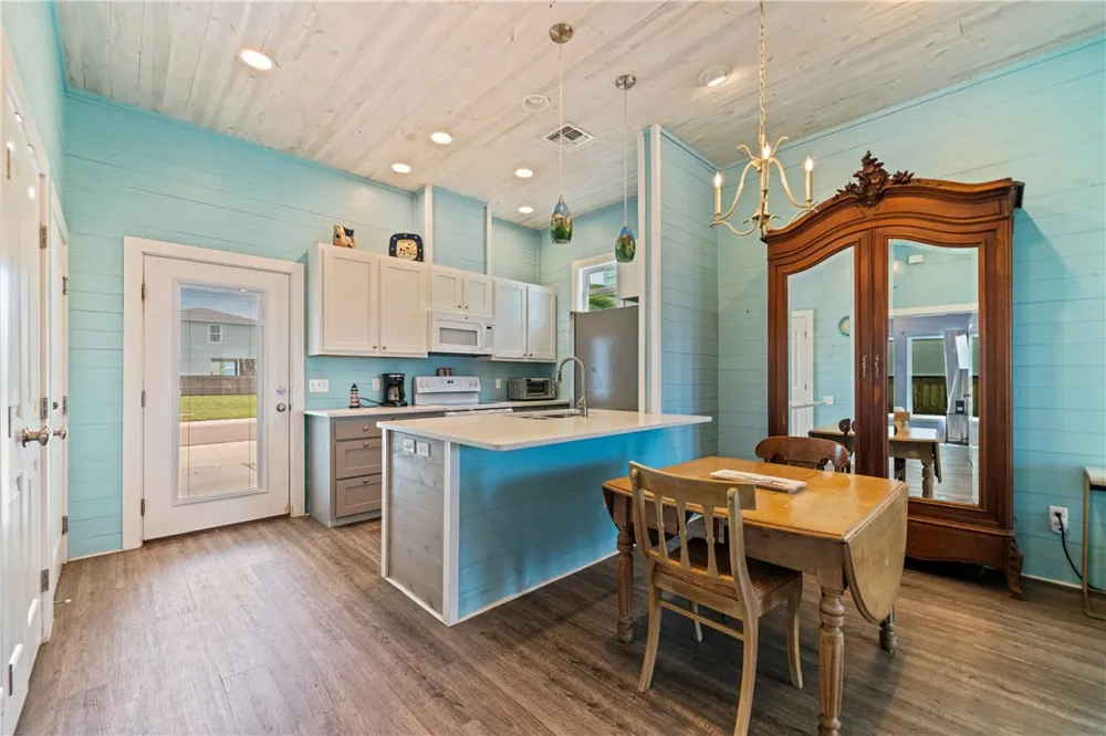 225 Port Lavaca Street Port Aransas, TX 78373