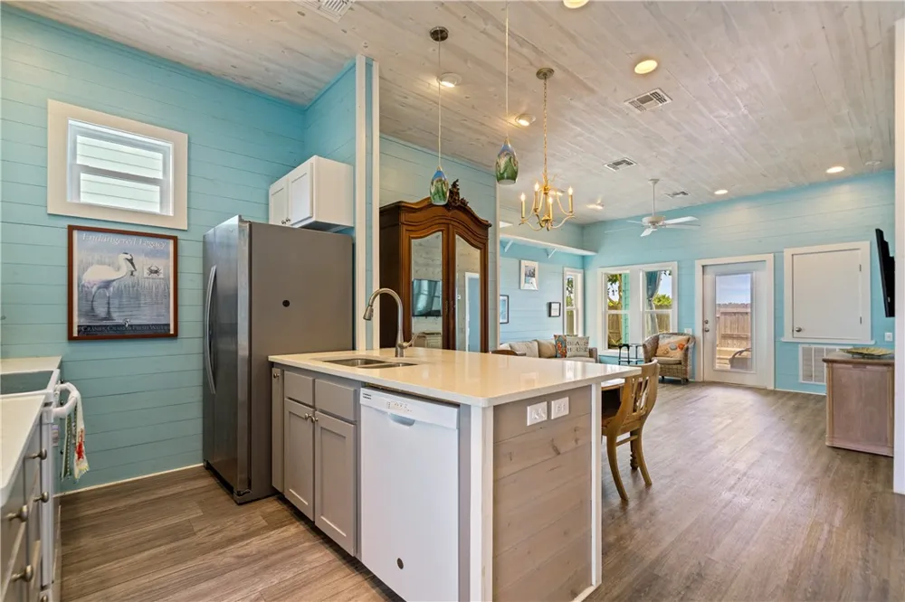 225 Port Lavaca Street Port Aransas, TX 78373