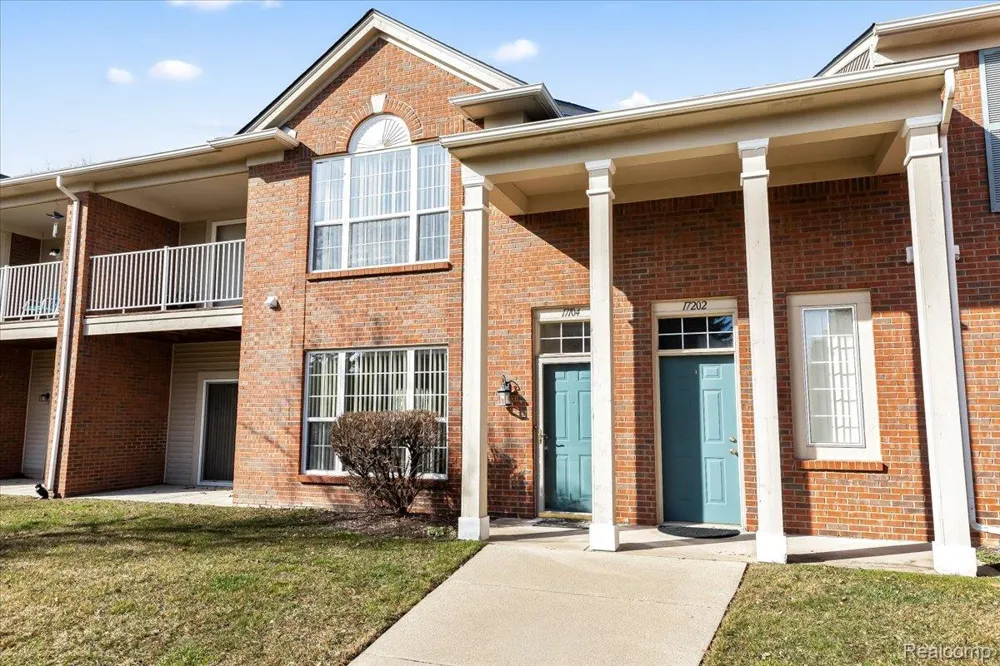17104 Chesapeake Circle Commerce Charter Township, MI 48390