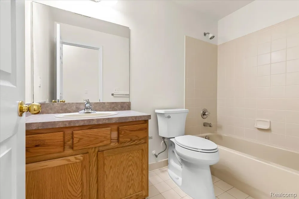 17104 Chesapeake Circle Commerce Charter Township, MI 48390