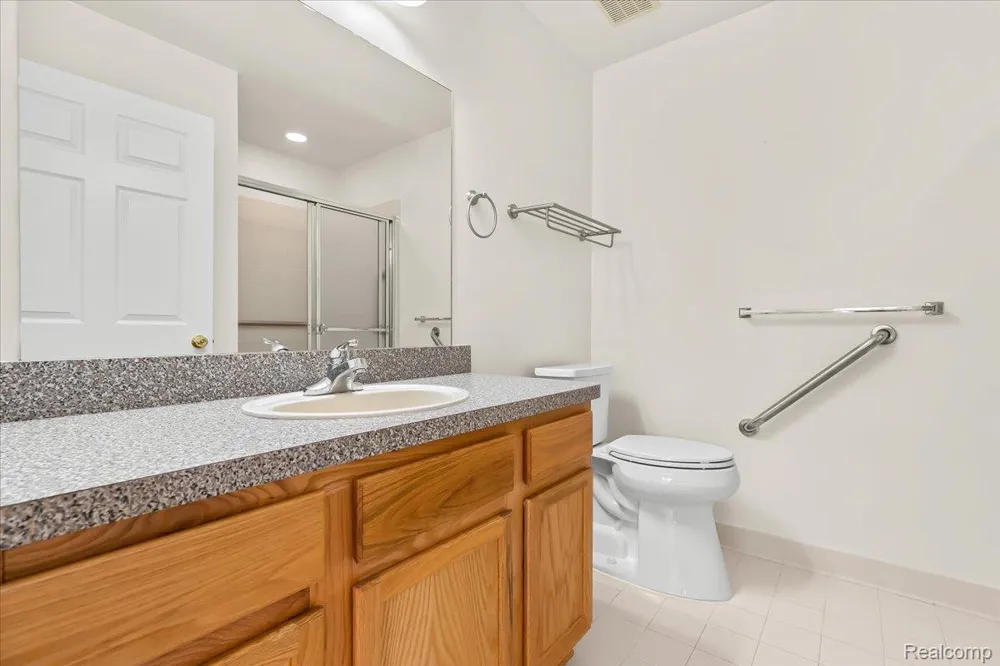 17104 Chesapeake Circle Commerce Charter Township, MI 48390