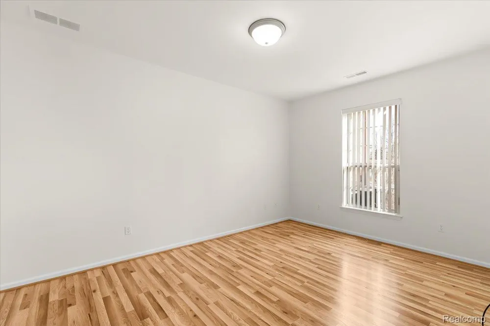 17104 Chesapeake Circle Commerce Charter Township, MI 48390