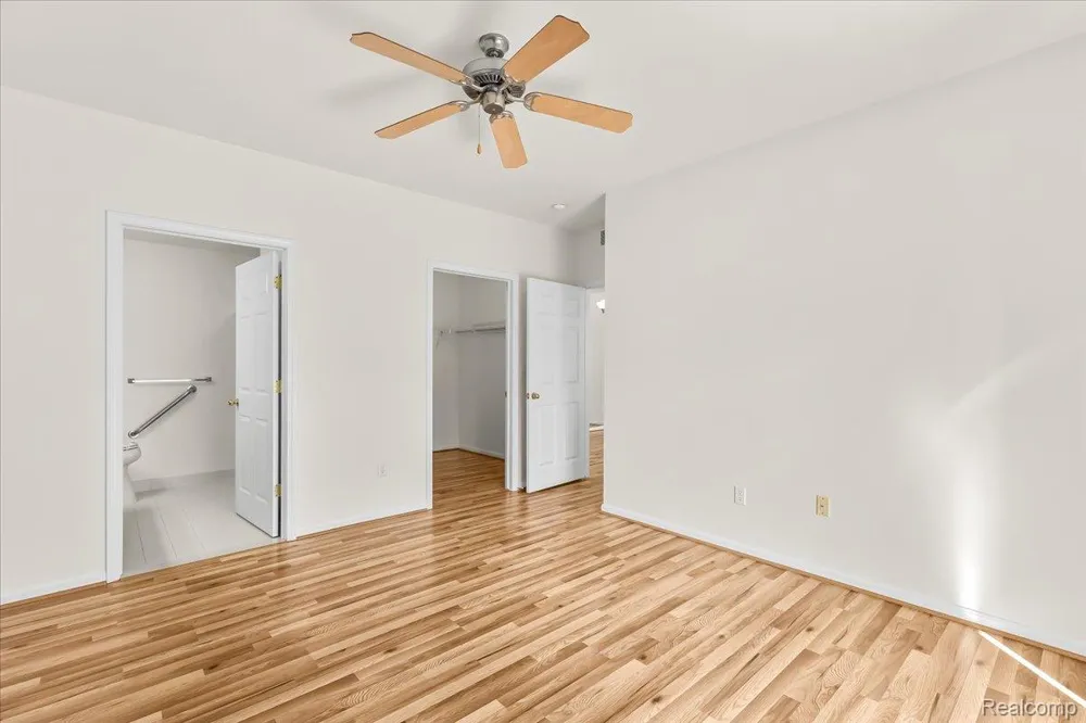 17104 Chesapeake Circle Commerce Charter Township, MI 48390