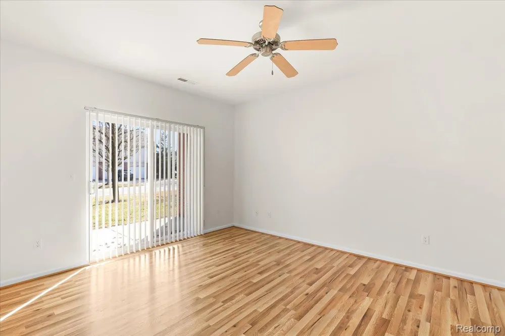 17104 Chesapeake Circle Commerce Charter Township, MI 48390