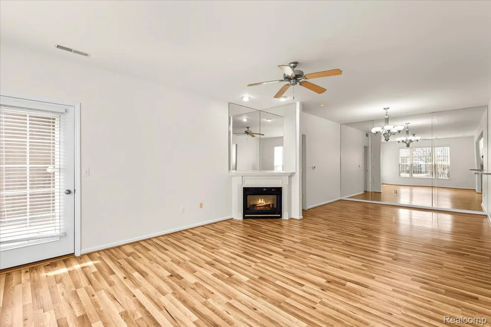 17104 Chesapeake Circle Commerce Charter Township, MI 48390
