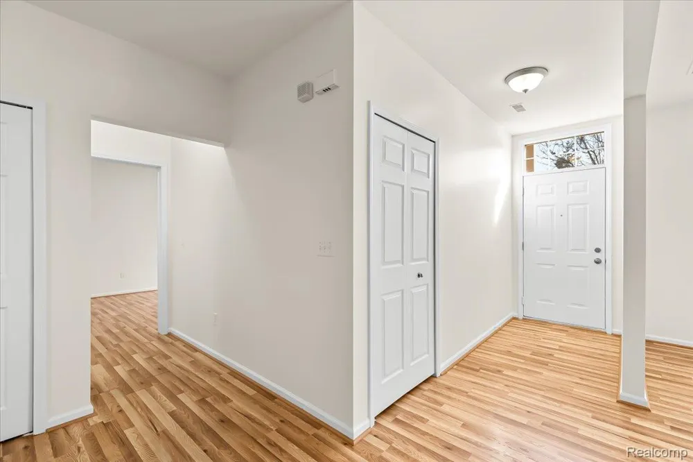 17104 Chesapeake Circle Commerce Charter Township, MI 48390