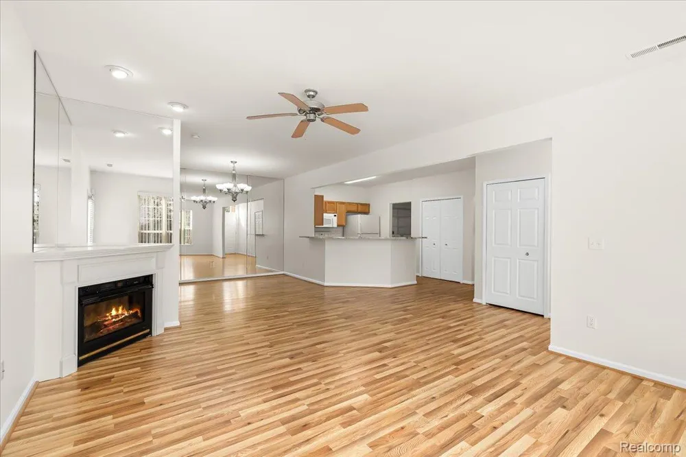17104 Chesapeake Circle Commerce Charter Township, MI 48390