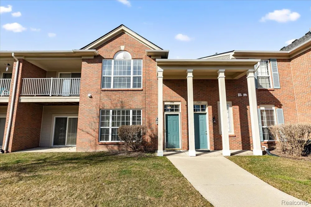 17104 Chesapeake Circle Commerce Charter Township, MI 48390
