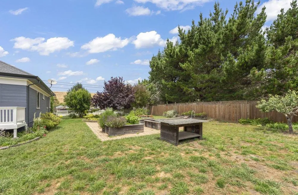 527 North Street Pescadero, CA 94060