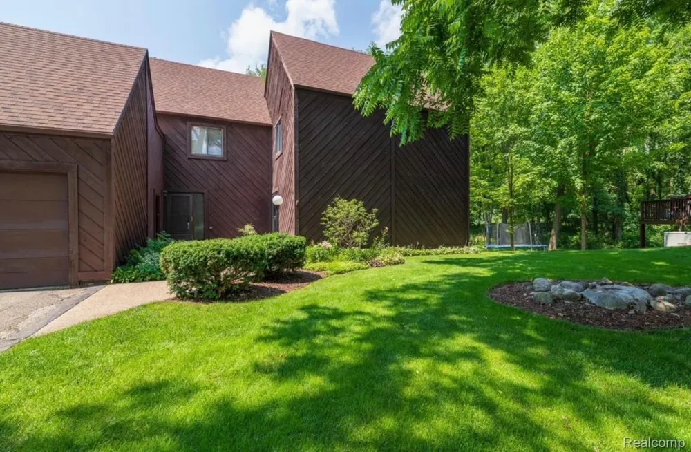 279 Fairway Court Plainwell City, MI 49080