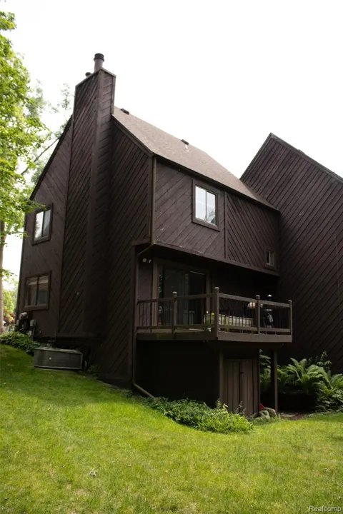 279 Fairway Court