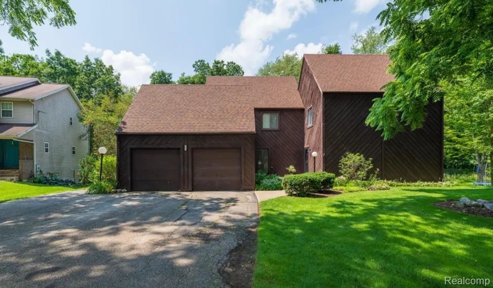 279 Fairway Court Plainwell City, MI 49080