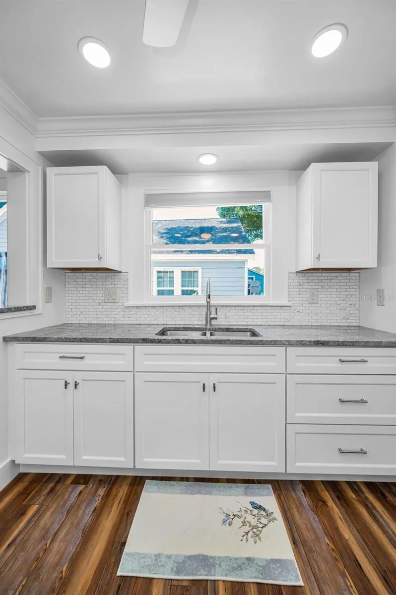 1100 35TH AVENUE St Petersburg, FL 33704