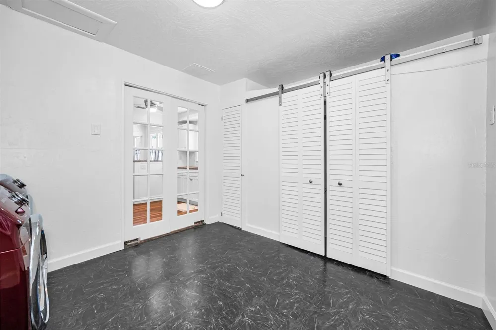 1100 35TH AVENUE St Petersburg, FL 33704