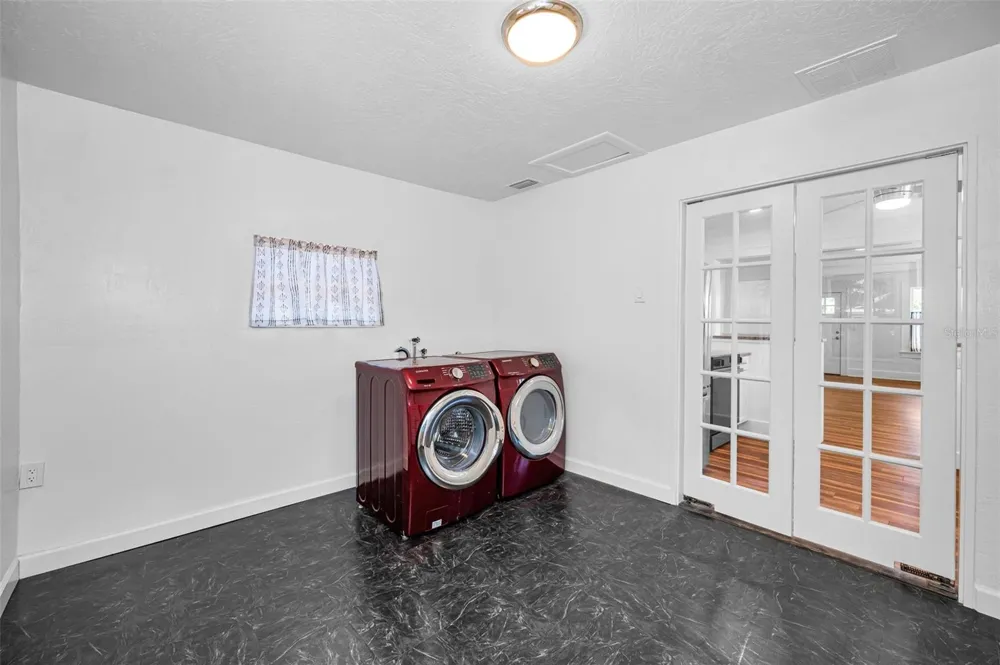 1100 35TH AVENUE St Petersburg, FL 33704
