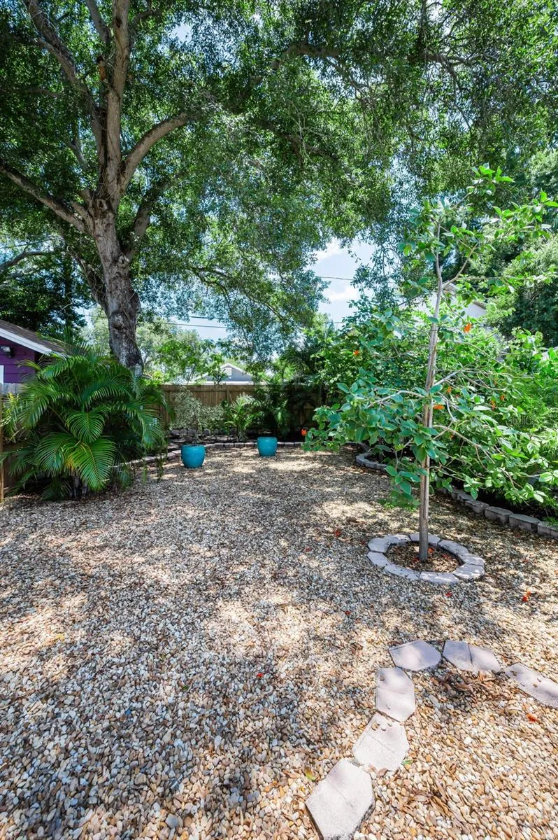 1100 35TH AVENUE St Petersburg, FL 33704