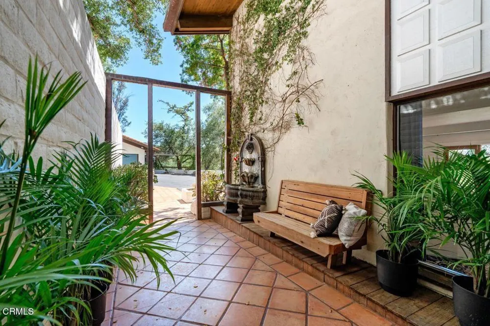 1002 Country Club Drive Ojai, CA 93023
