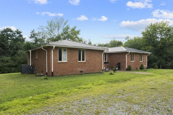 384 Columbia Ave Centerville, TN 37033