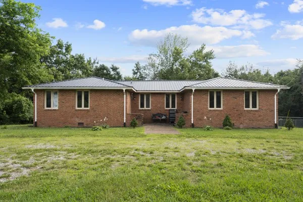 384 Columbia Ave Centerville, TN 37033