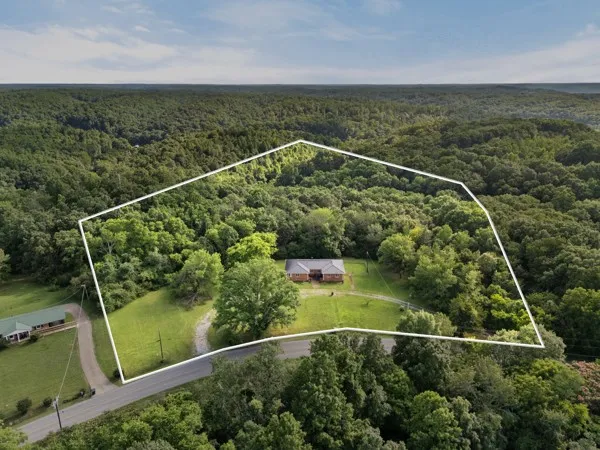 384 Columbia Ave Centerville, TN 37033