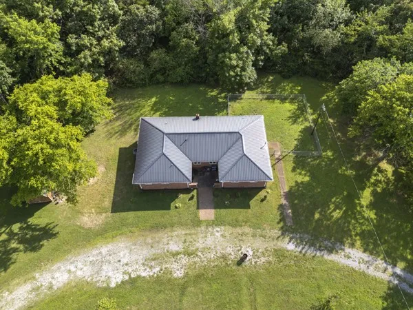 384 Columbia Ave Centerville, TN 37033