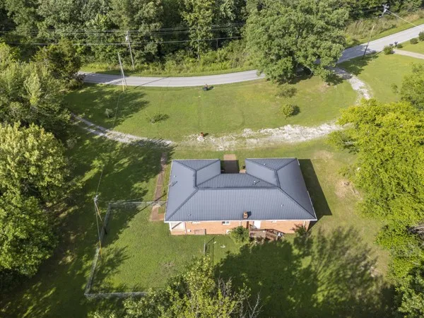 384 Columbia Ave Centerville, TN 37033