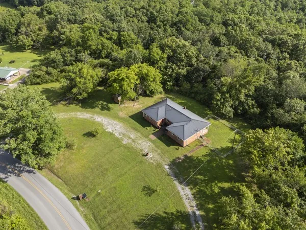 384 Columbia Ave Centerville, TN 37033