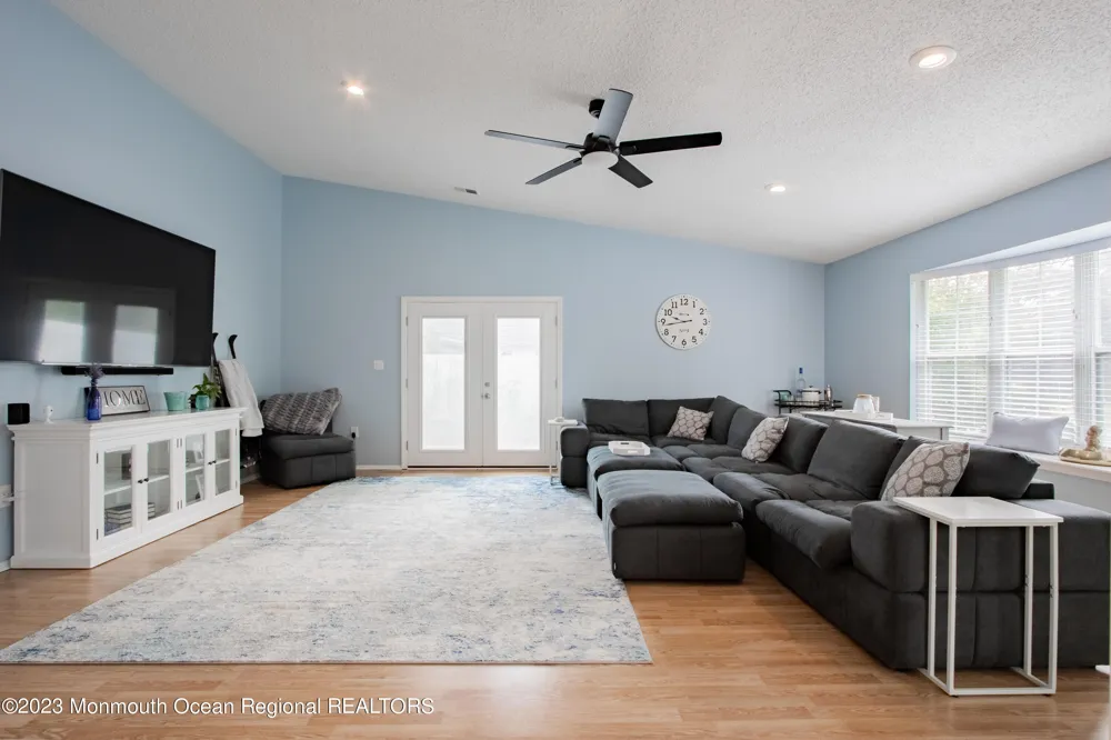 49 Williamsburg Drive Tinton Falls, NJ 07753
