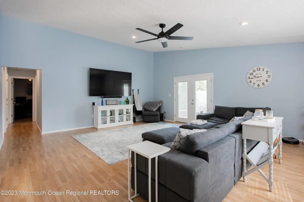 49 Williamsburg Drive Tinton Falls, NJ 07753