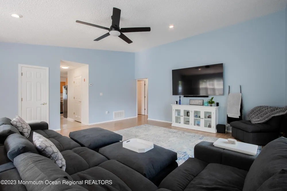 49 Williamsburg Drive Tinton Falls, NJ 07753