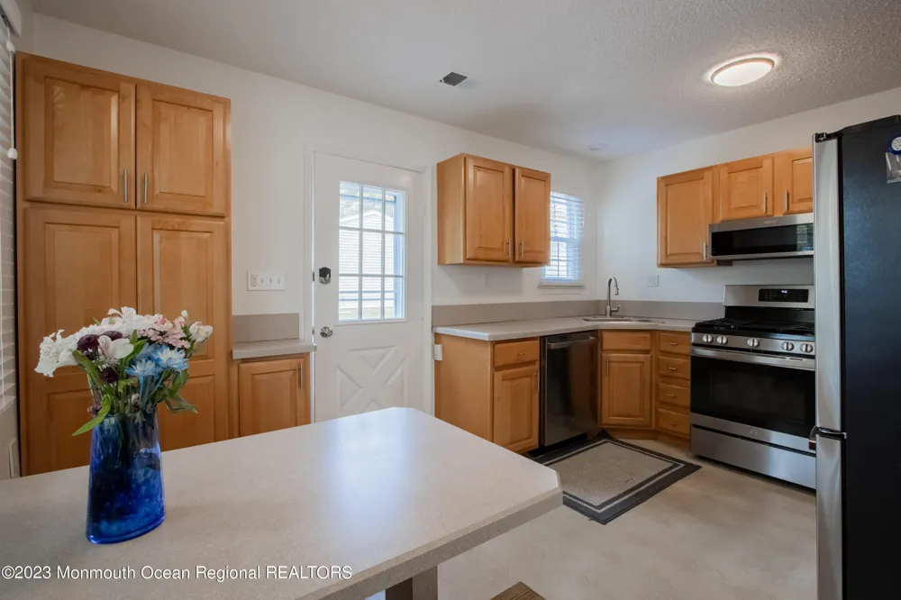 49 Williamsburg Drive Tinton Falls, NJ 07753