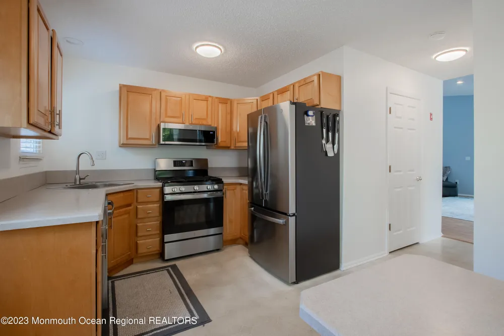 49 Williamsburg Drive Tinton Falls, NJ 07753
