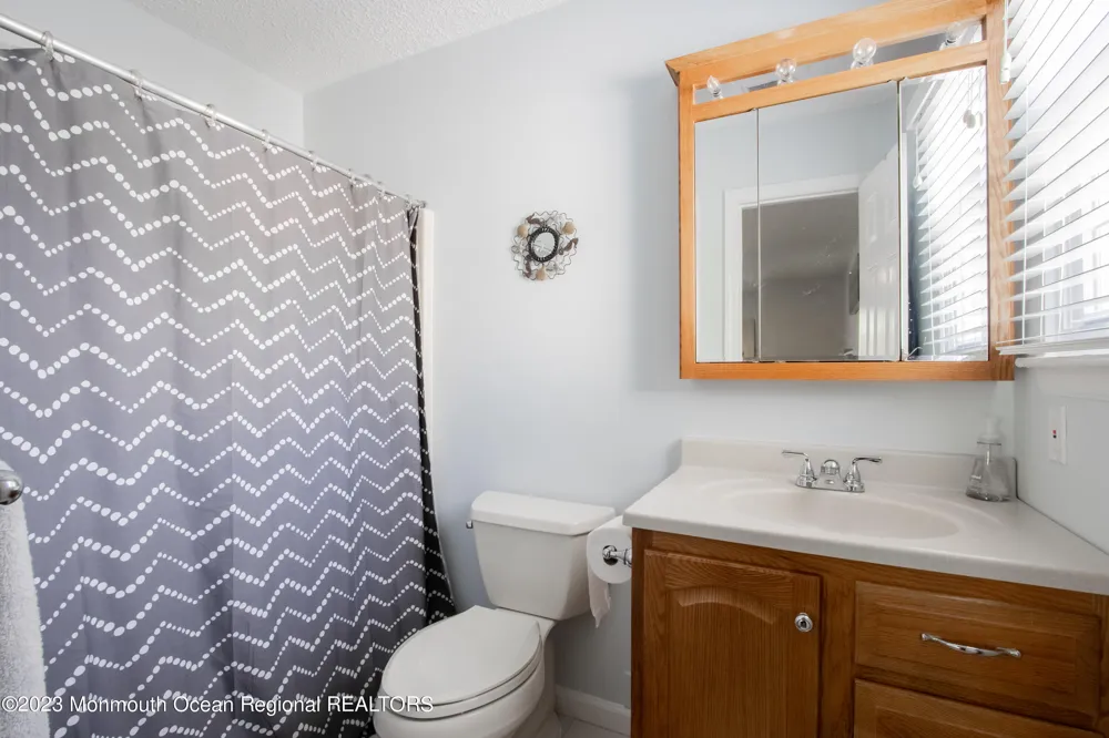 49 Williamsburg Drive Tinton Falls, NJ 07753
