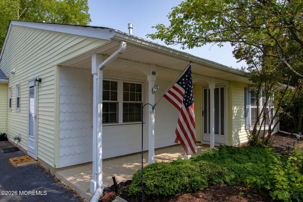 49 Williamsburg Drive Tinton Falls, NJ 07753