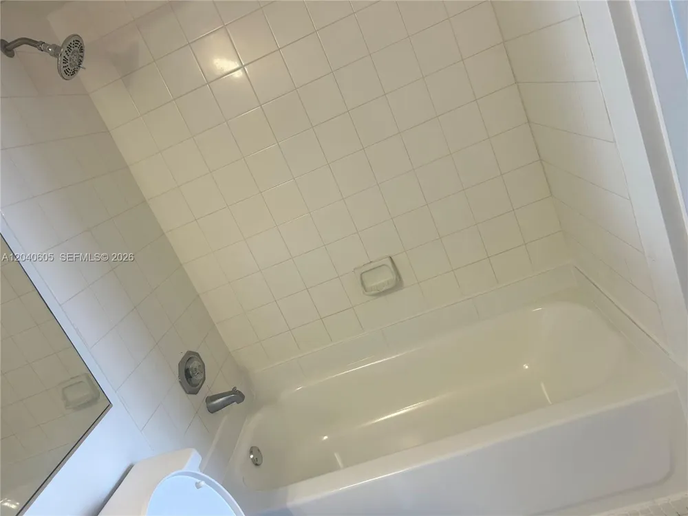 7601 E Treasure Dr #2104 North Bay Village, FL 33141