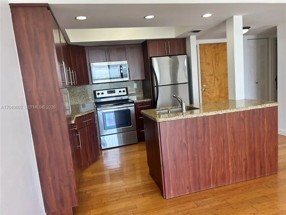 7601 E Treasure Dr #2104 North Bay Village, FL 33141