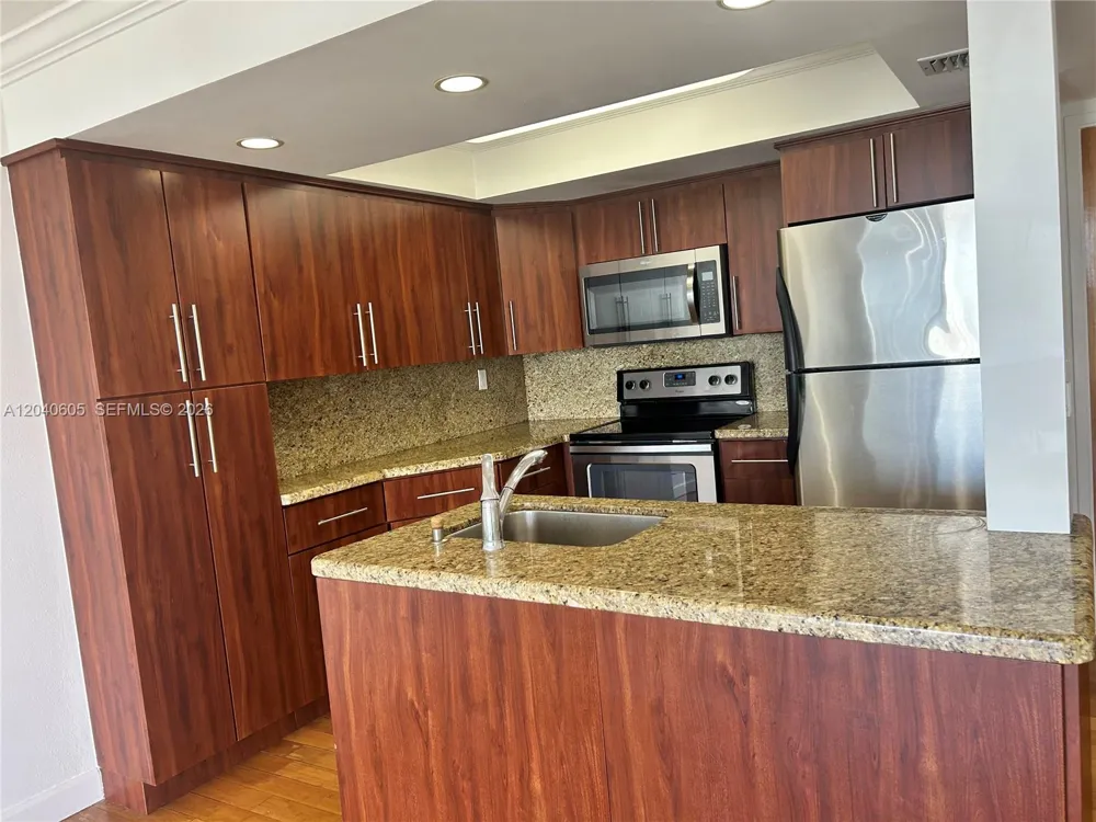 7601 E Treasure Dr #2104 North Bay Village, FL 33141