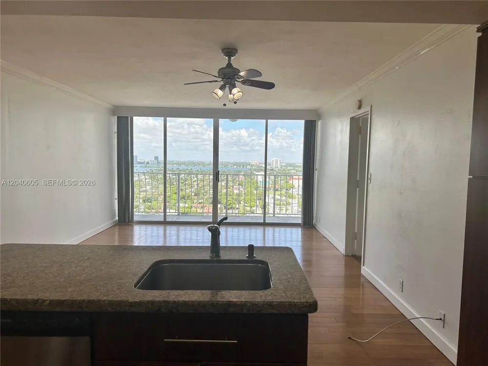 7601 E Treasure Dr #2104 North Bay Village, FL 33141