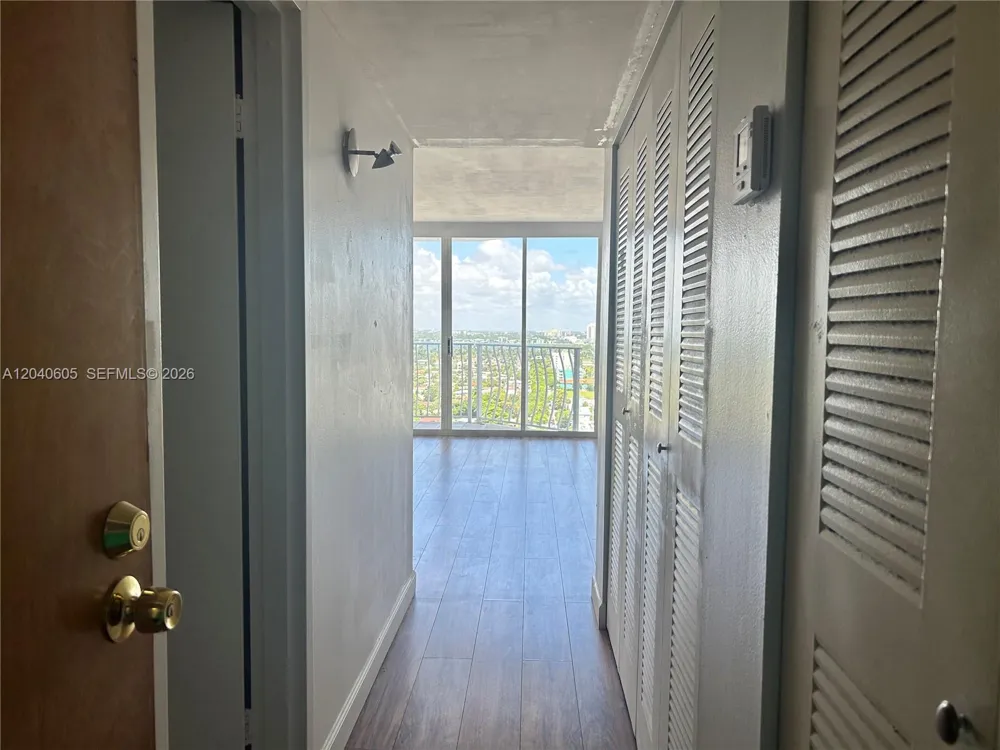 7601 E Treasure Dr #2104 North Bay Village, FL 33141