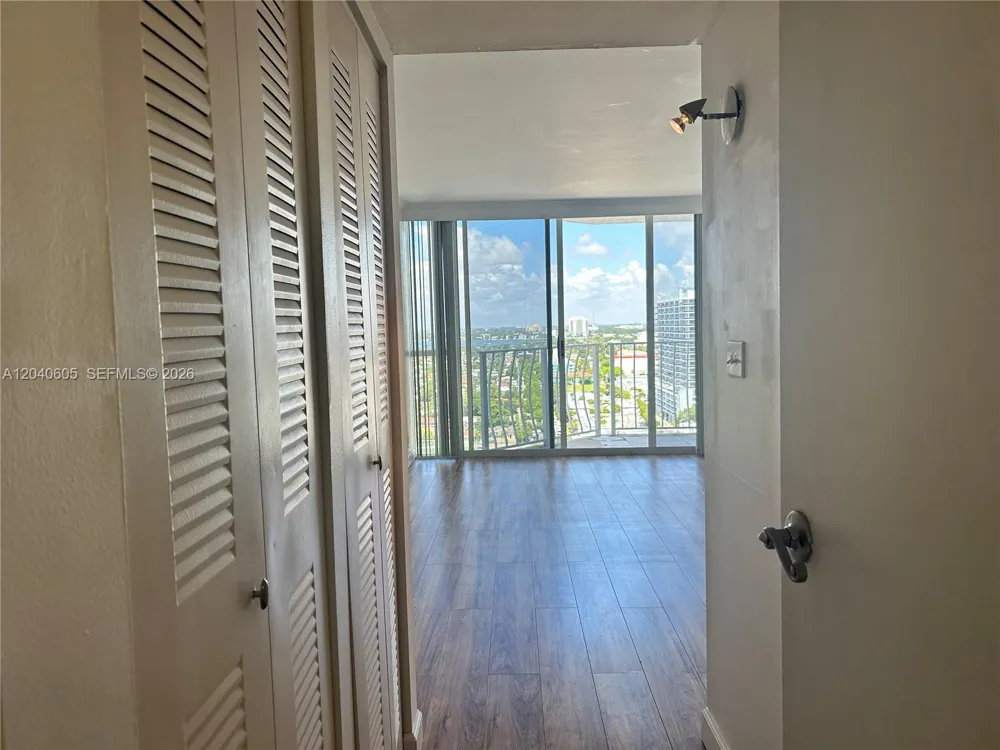 7601 E Treasure Dr #2104 North Bay Village, FL 33141