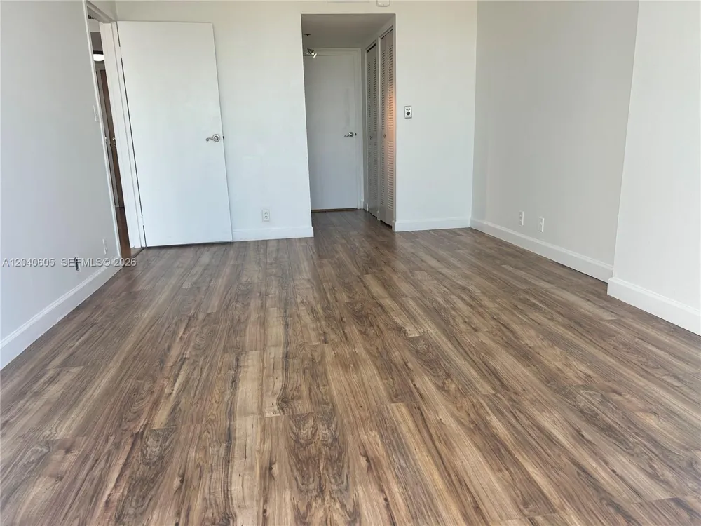 7601 E Treasure Dr #2104 North Bay Village, FL 33141