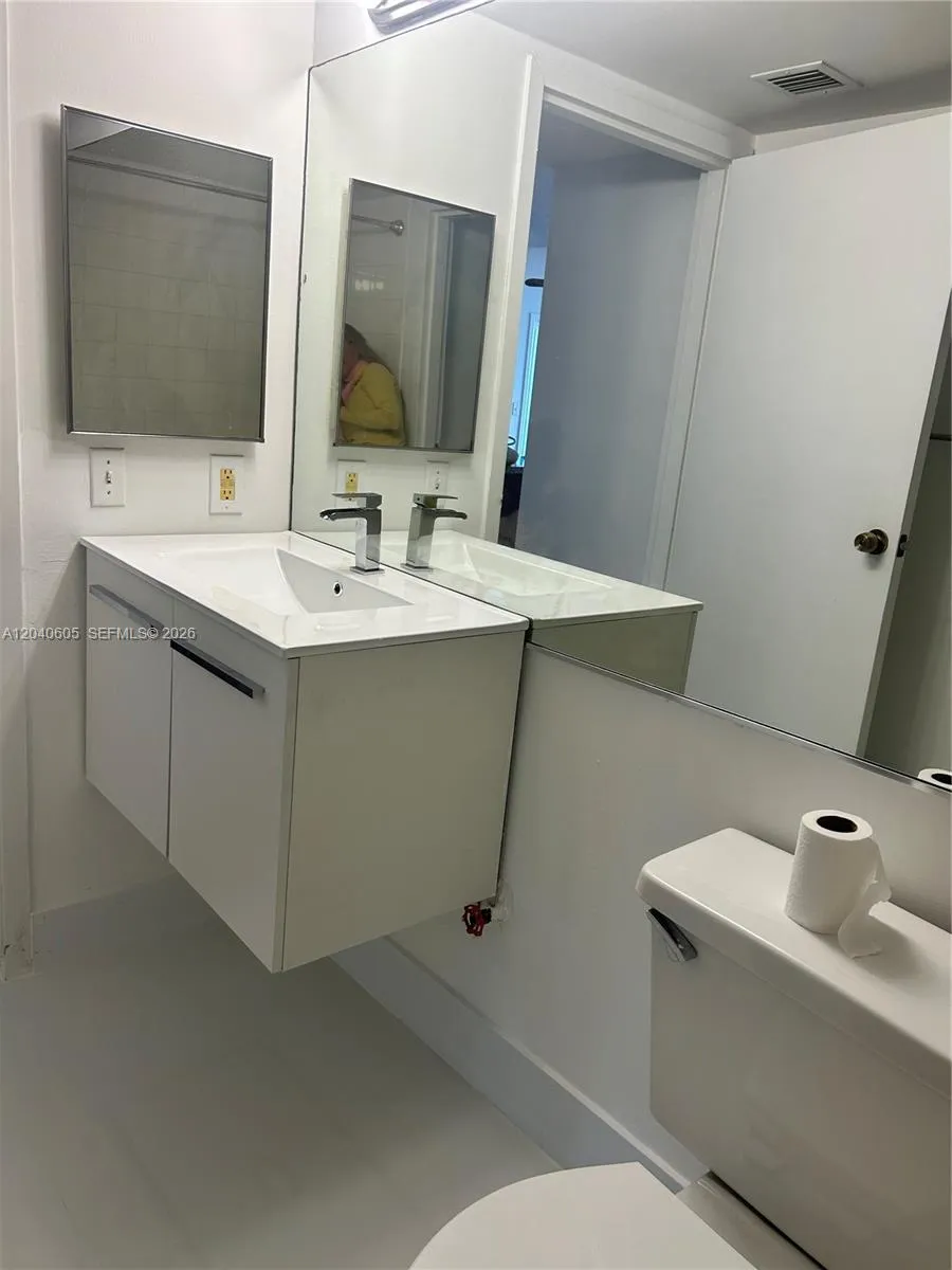 7601 E Treasure Dr #2104 North Bay Village, FL 33141