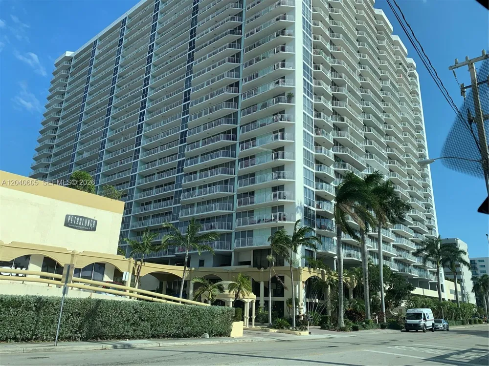 7601 E Treasure Dr #2104 North Bay Village, FL 33141