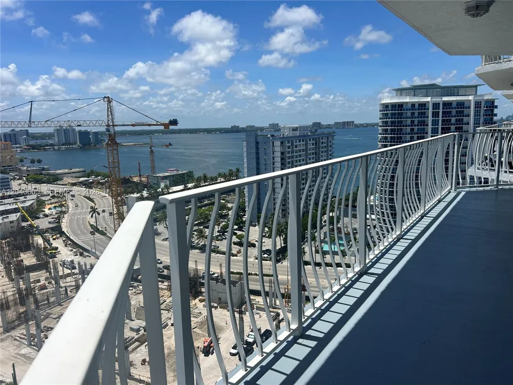 7601 E Treasure Dr #2104 North Bay Village, FL 33141
