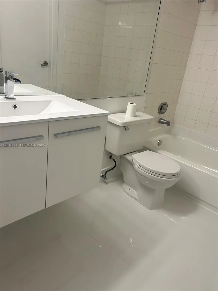 7601 E Treasure Dr #2104 North Bay Village, FL 33141
